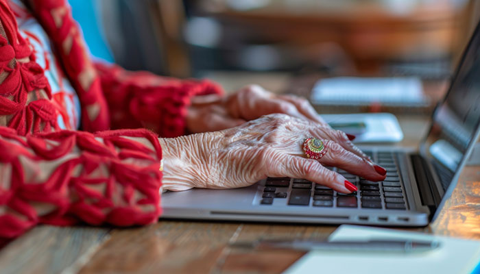 CreativeSCFhandsOnKeyboard AdobeStock 783127329 700x400