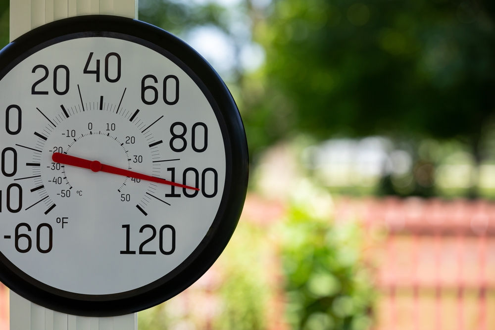 Outdoor,Thermometer,In,The,Shade,During,Heatwave.,Hot,Weather,,High