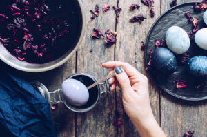 dye hard-boiled eggs