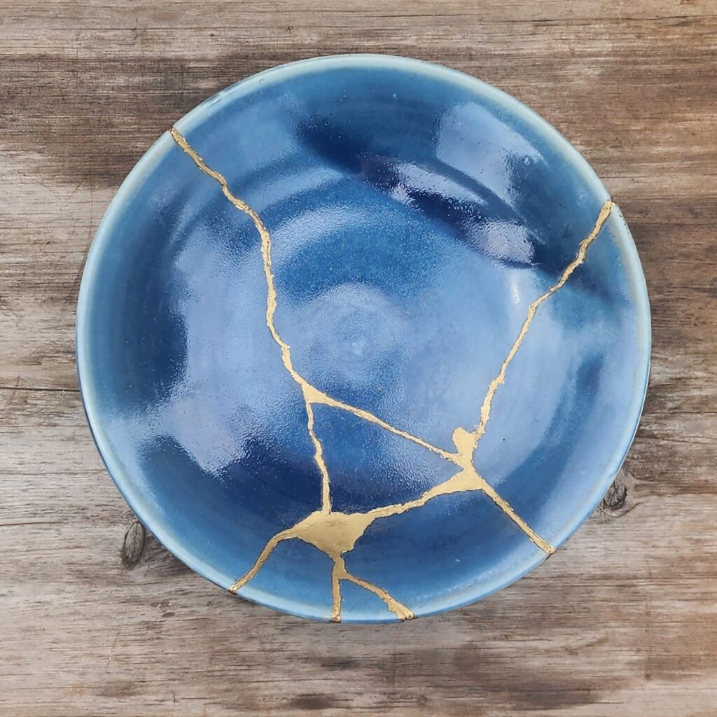 Kintsugi,On,Blue,Saucer,Plate